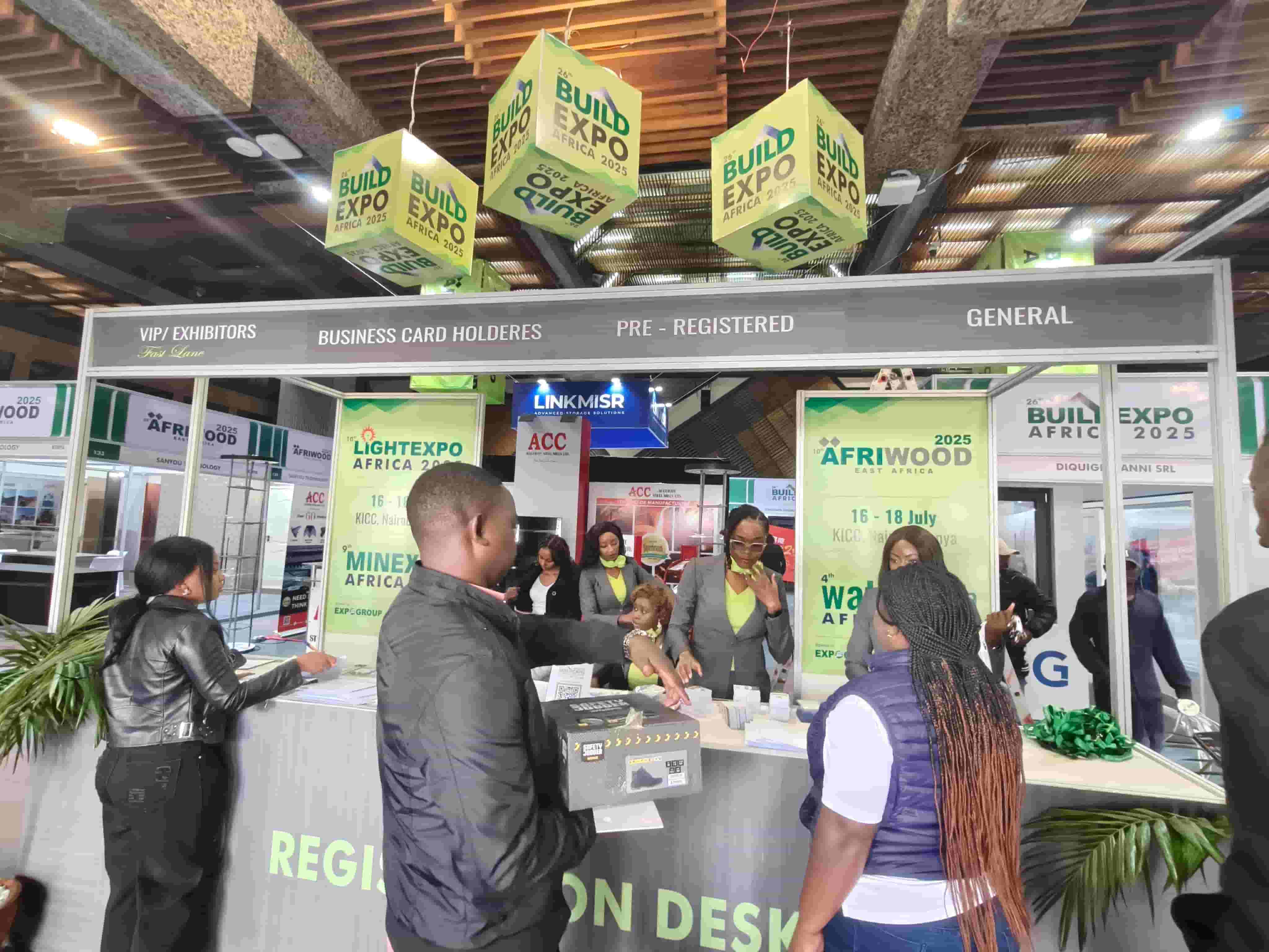 Exposição Internacional de Máquinas de Construção do Quênia A exposição de escavadeiras Jing gong atraiu muita atenção