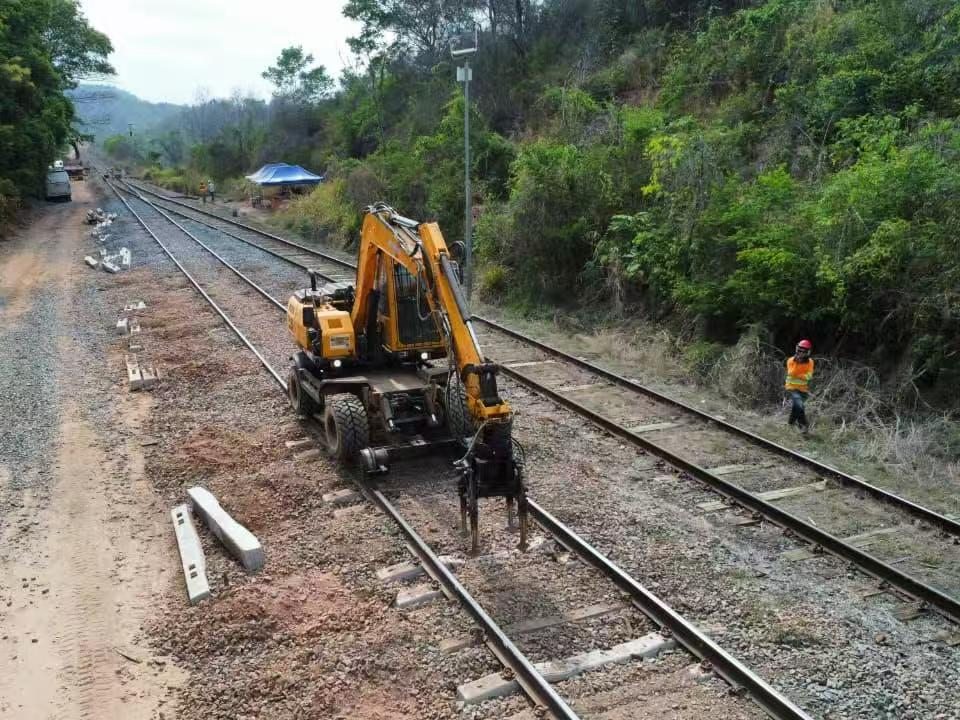 Railway Excavators: The Core Driving Force of Global Railway Construction