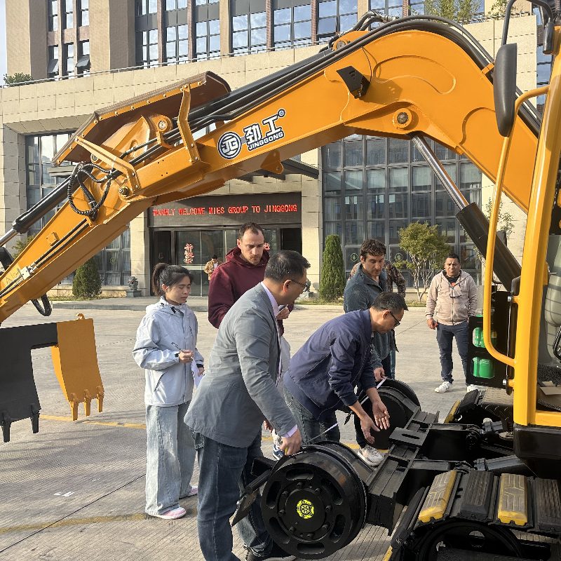 A delegação ferroviária chilena visitou a Jinggong Railway Machinery Co., Ltd. para estreitar a cooperação no mercado sul-americano.