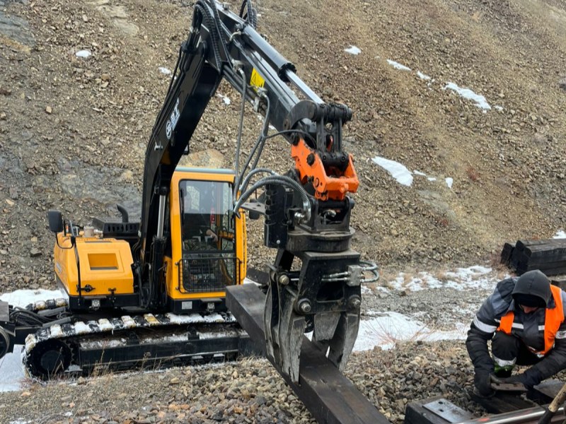 Permafrost Rail Construction Guide: Anti-Freeze Hydraulic Solutions for Extreme Cold Excavators