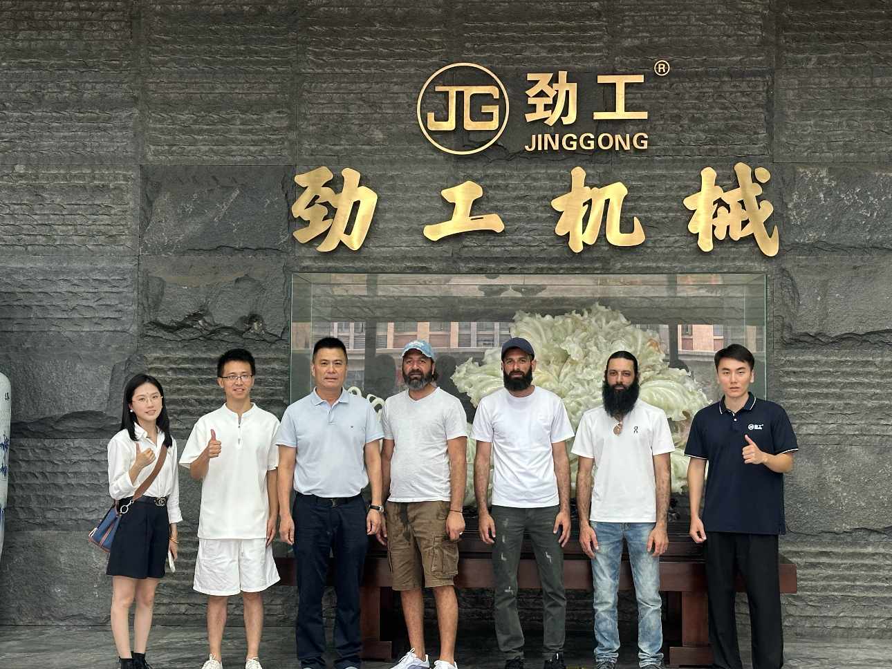 Clientes sul-africanos visitam a JINGGONG para inspeção presencial da fábrica e intercâmbio técnico.